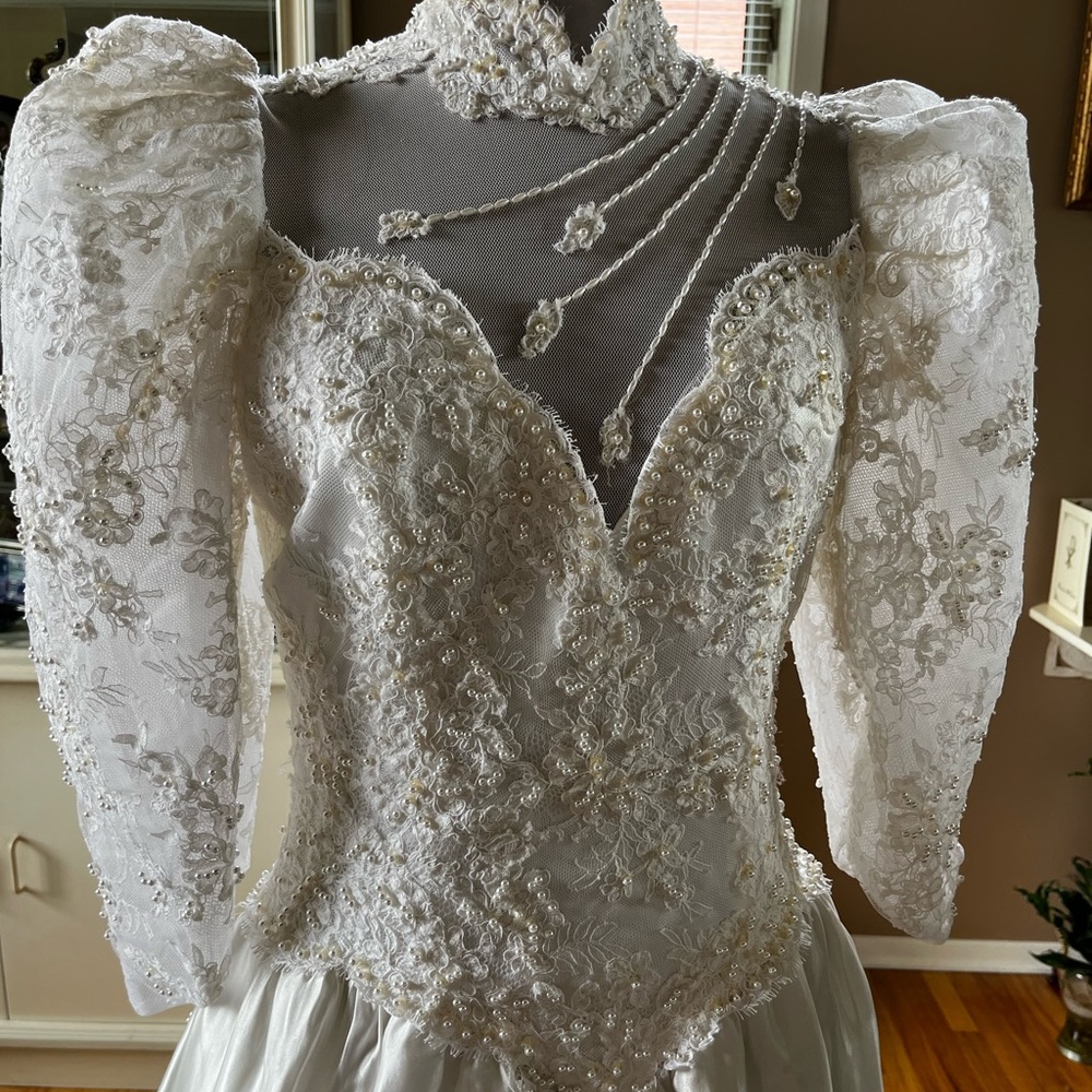 Wedding dress/gown